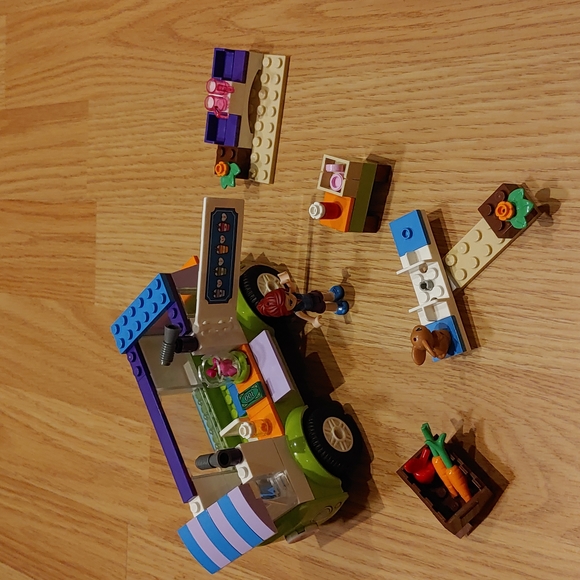 Lego Friends Juniors Mia's Organic Food Market (10749 - Retired Product) - Picture 2 of 5